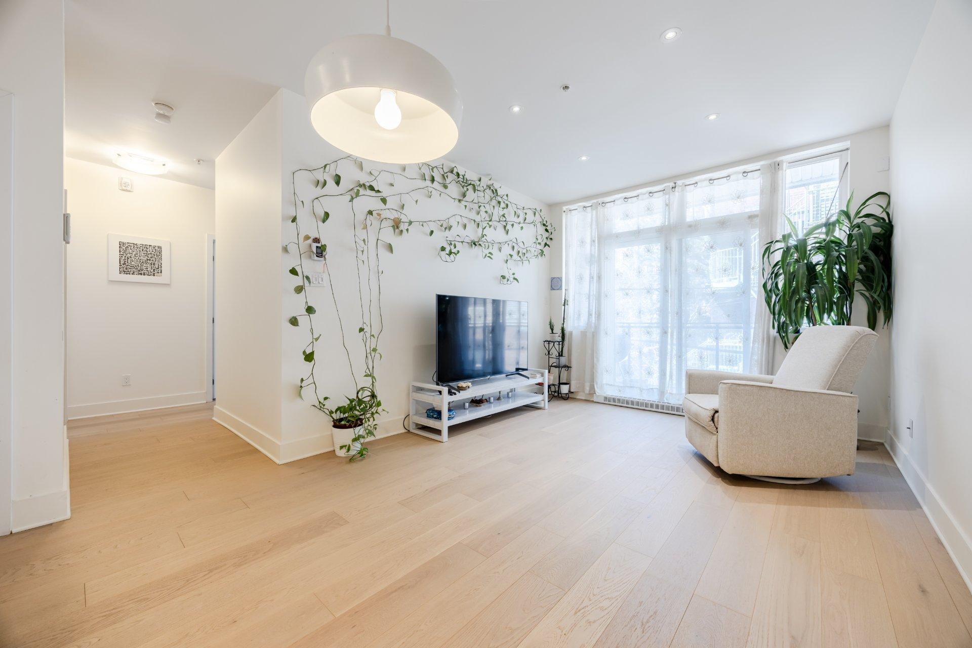 









1435


Rue St-Jacques

, 201,
Montréal (Ville-Marie),




QC
H3C1H3

