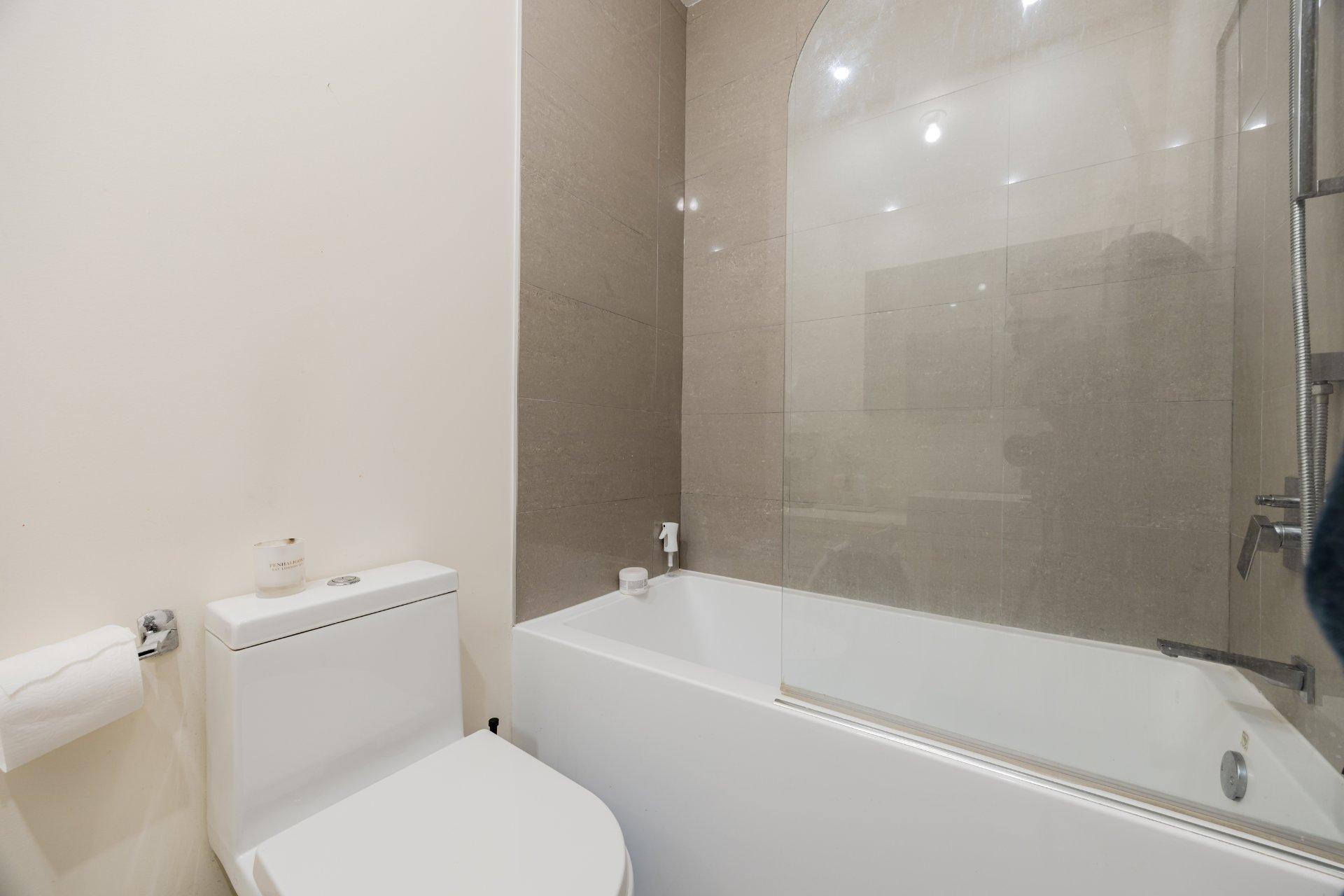 









1435


Rue St-Jacques

, 201,
Montréal (Ville-Marie),




QC
H3C1H3

