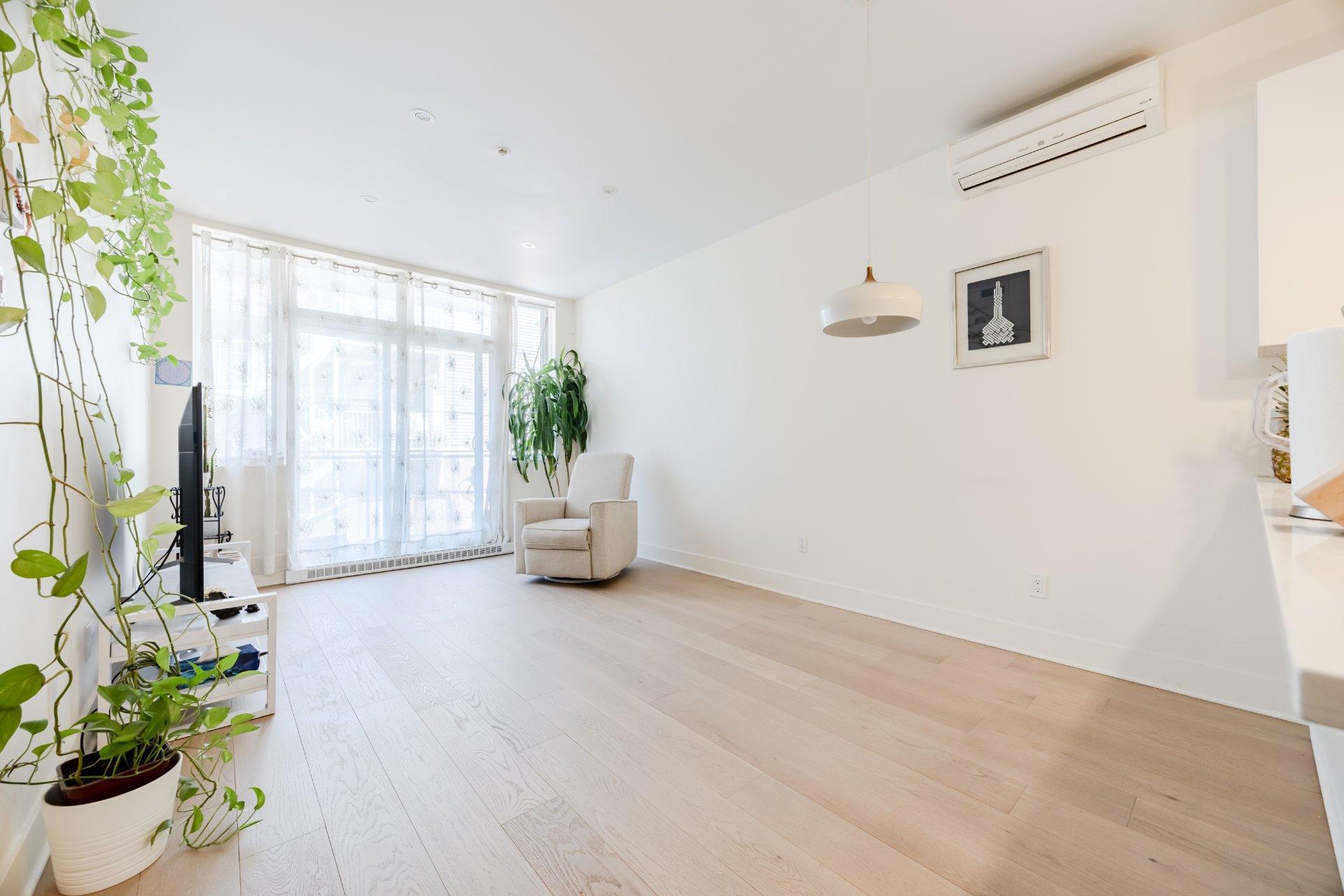 









1435


Rue St-Jacques

, 201,
Montréal (Ville-Marie),




QC
H3C1H3

