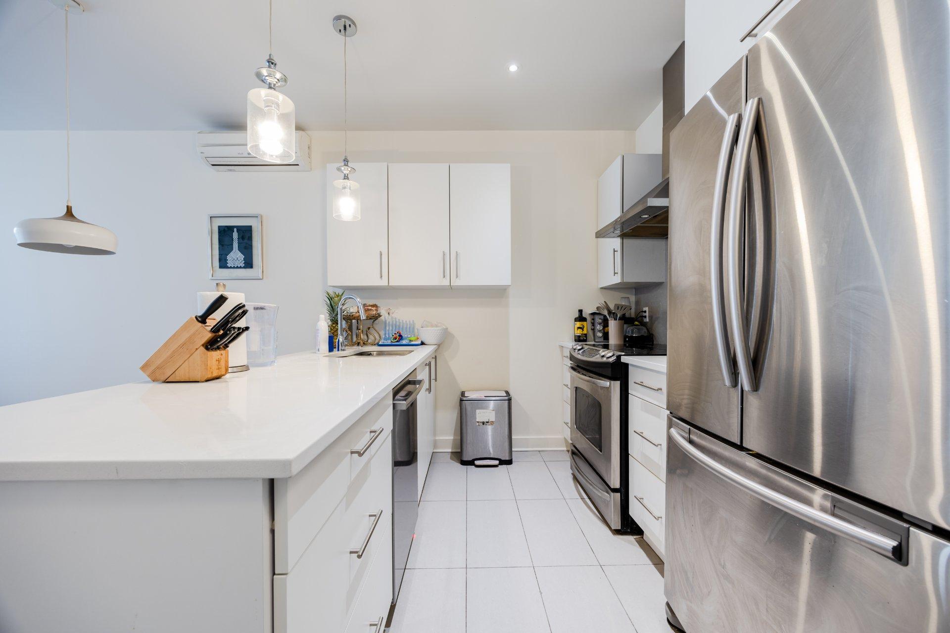 









1435


Rue St-Jacques

, 201,
Montréal (Ville-Marie),




QC
H3C1H3

