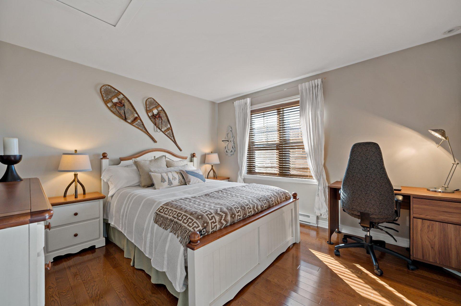 









410


Allée des Cimes

, 8,
Mont-Tremblant,




QC
J8E0B3

