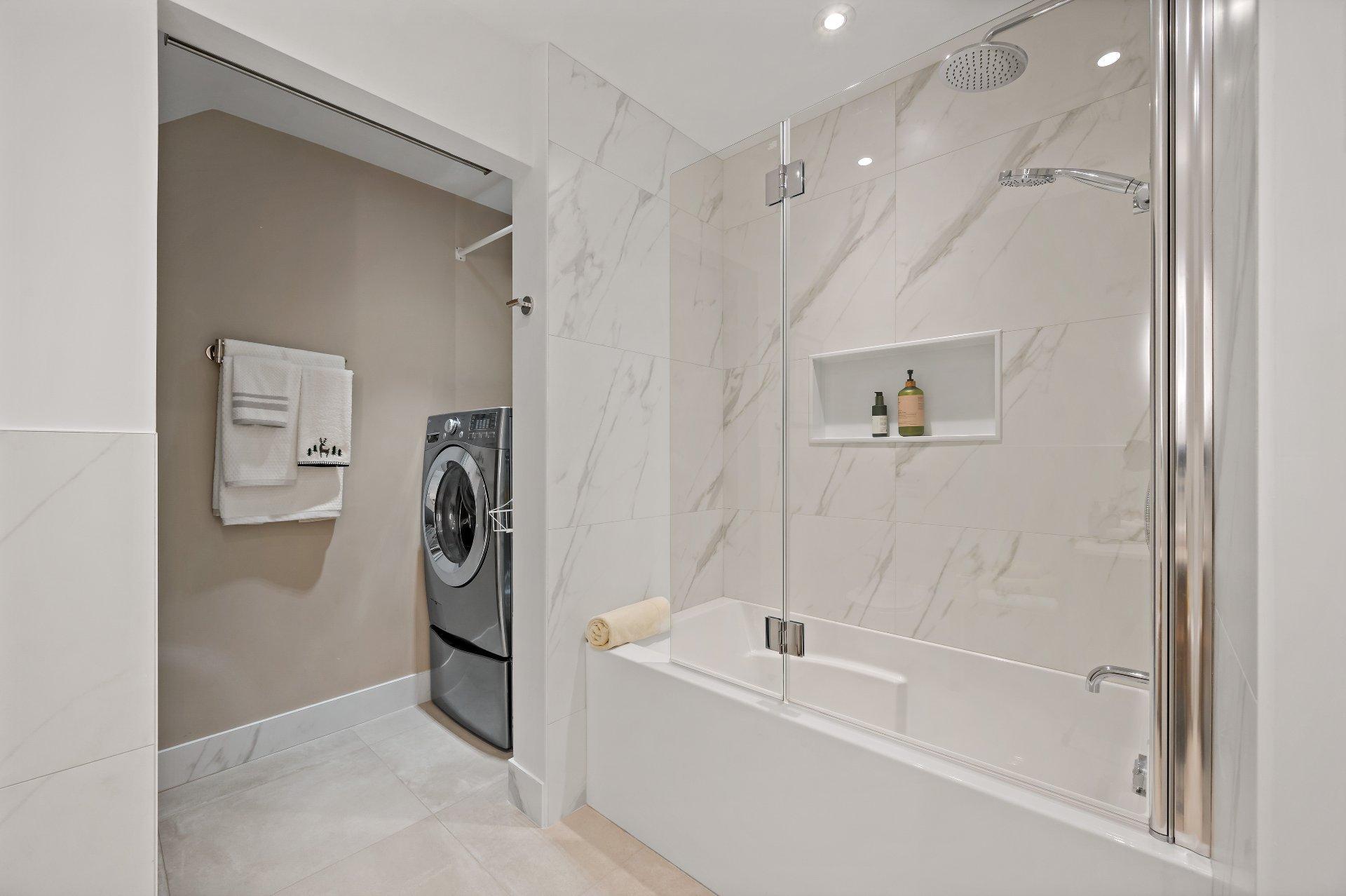 









410


Allée des Cimes

, 8,
Mont-Tremblant,




QC
J8E0B3

