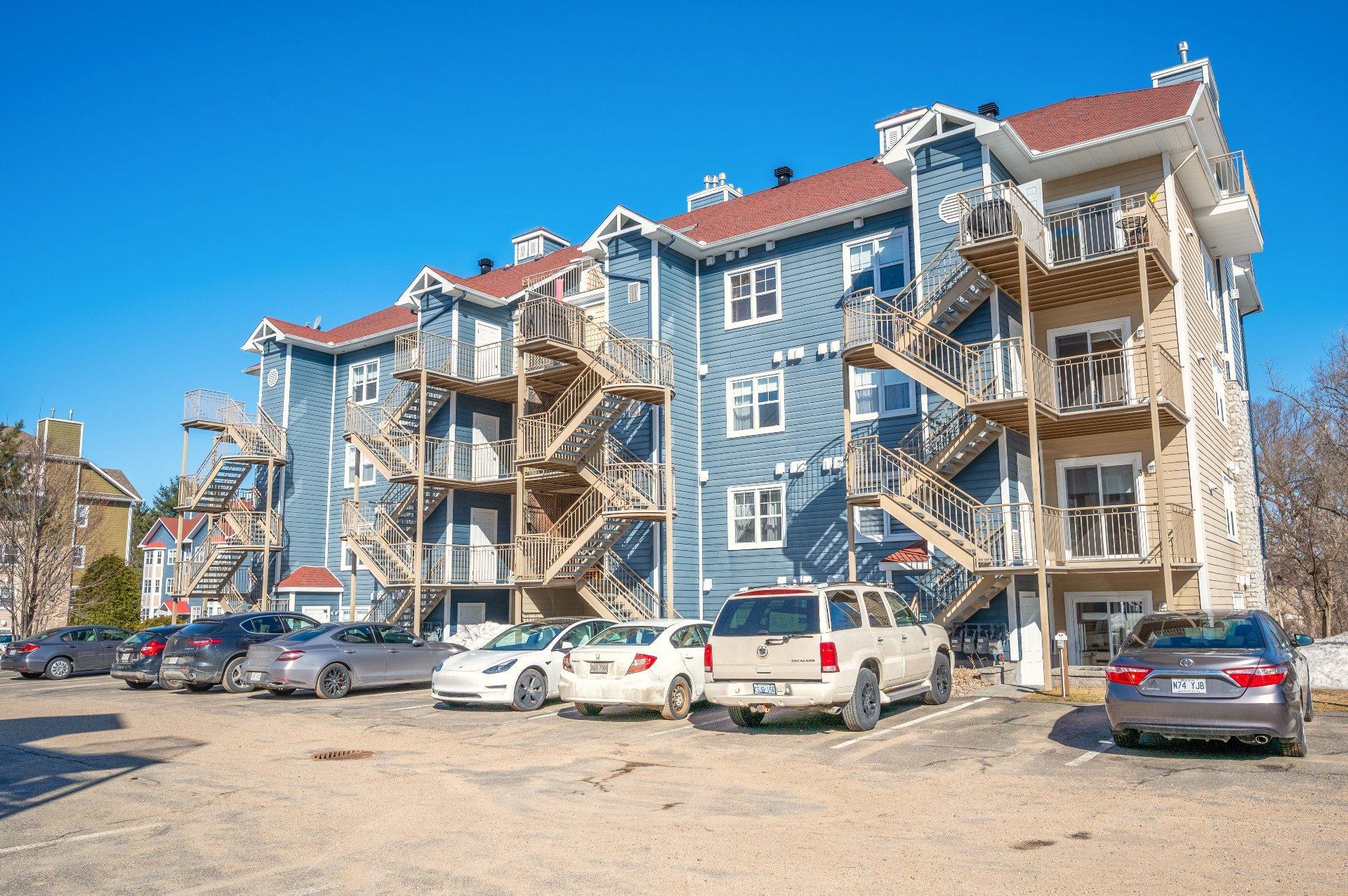 









410


Allée des Cimes

, 8,
Mont-Tremblant,




QC
J8E0B3


