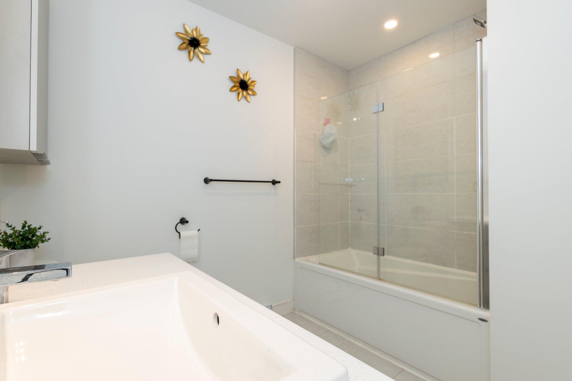 









1415


Rue Albert

,
Longueuil (Saint-Hubert),




QC
J4T1T7

