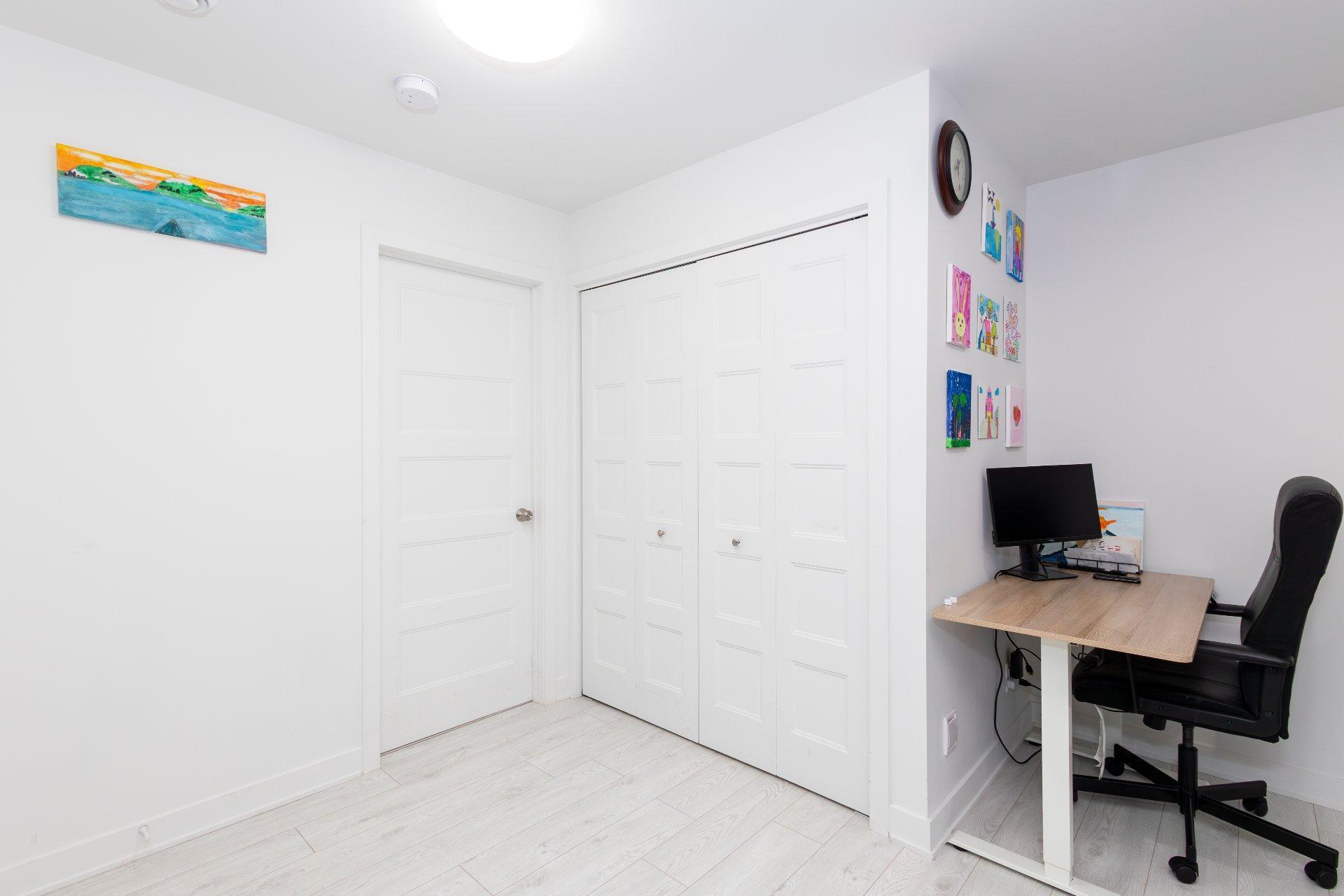 









1415


Rue Albert

,
Longueuil (Saint-Hubert),




QC
J4T1T7

