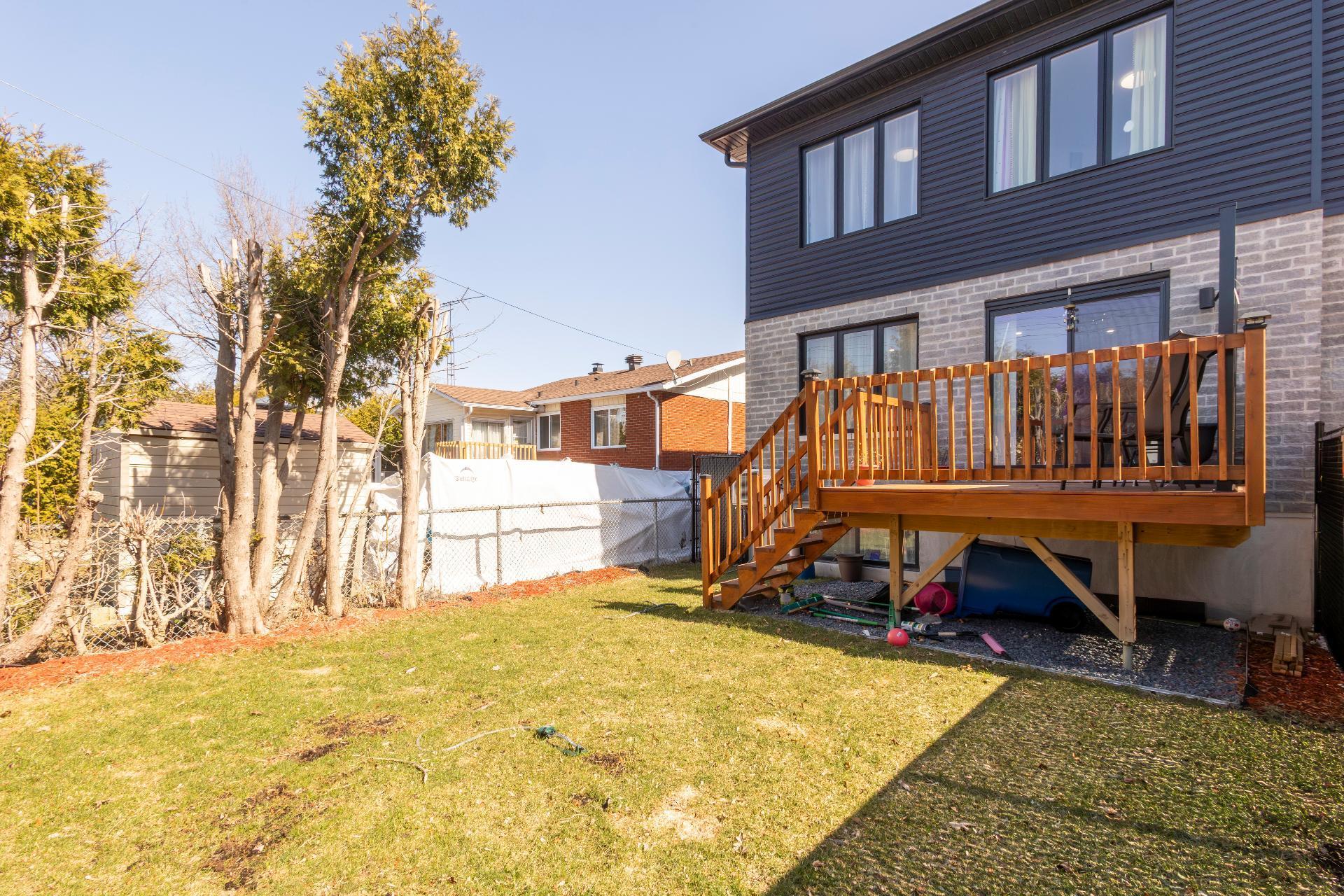 









1415


Rue Albert

,
Longueuil (Saint-Hubert),




QC
J4T1T7

