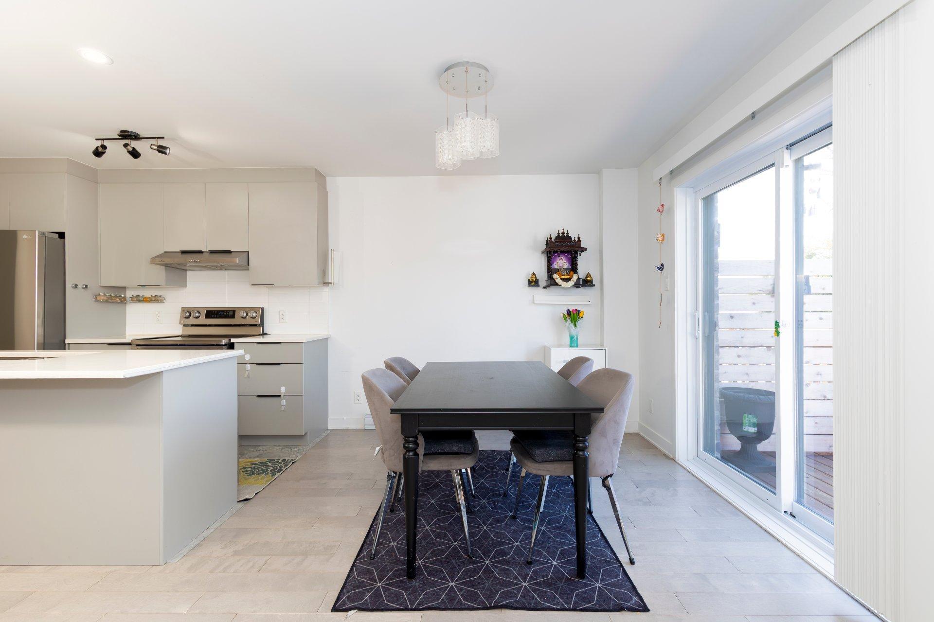 









1415


Rue Albert

,
Longueuil (Saint-Hubert),




QC
J4T1T7

