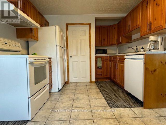 












84 SIXTH AVENUE

,
Timmins (TNE - Central),




Ontario
P4N5M2


