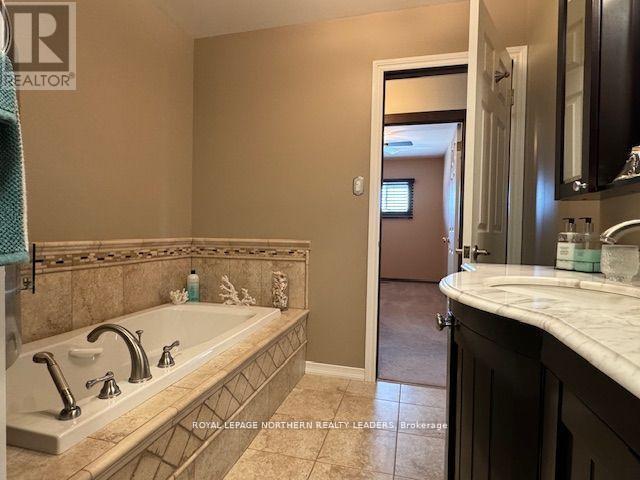 












84 SIXTH AVENUE

,
Timmins (TNE - Central),




Ontario
P4N5M2

