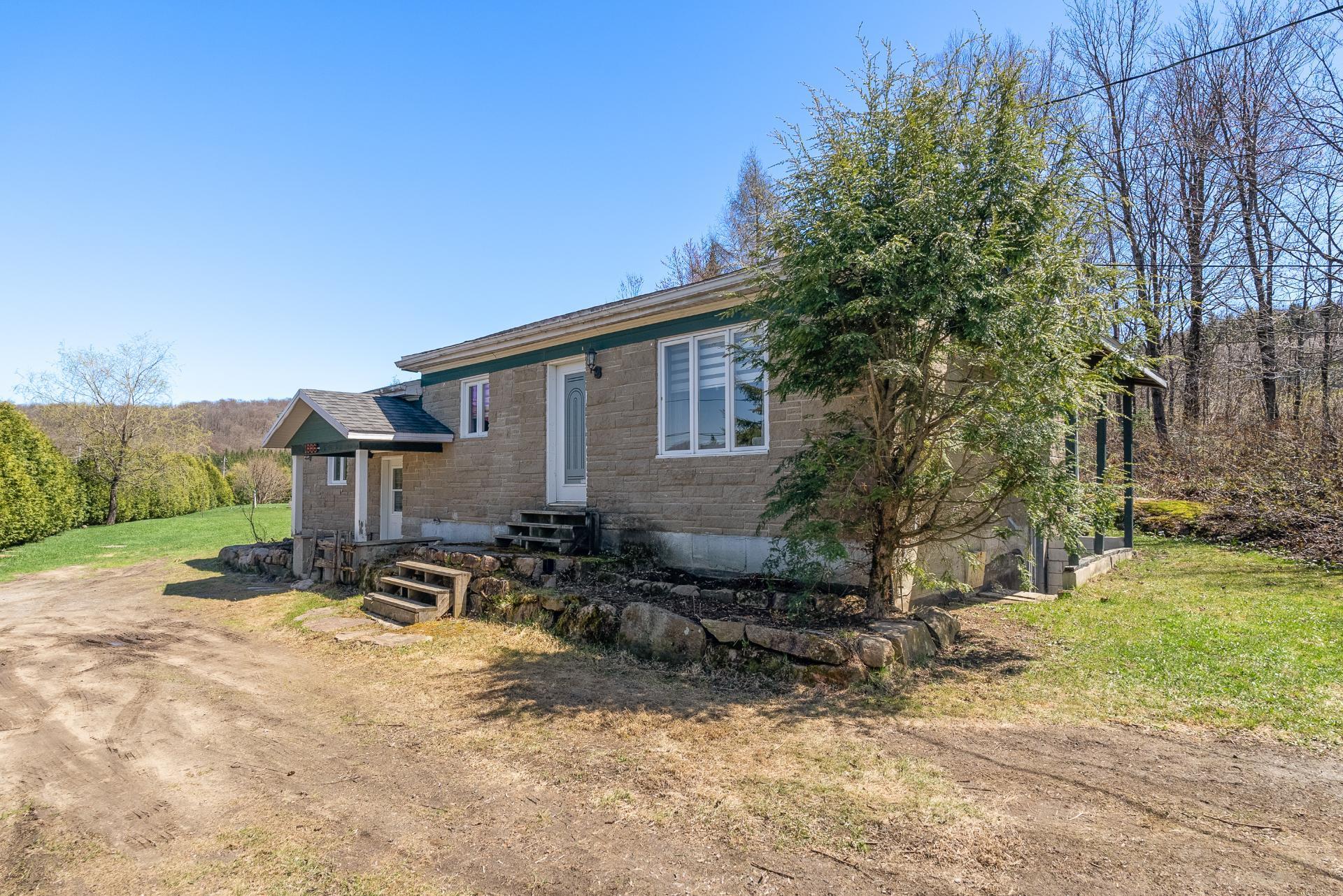 









1886


Ch. de Bélair

,
Québec (La Haute-Saint-Charles),




QC
G3J0A7

