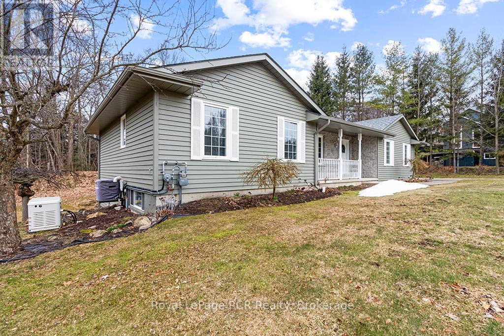 












107 MAPLE RIDGE CRESCENT

,
Georgian Bluffs,




Ontario
N4K5N4

