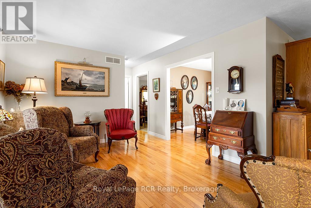 












107 MAPLE RIDGE CRESCENT

,
Georgian Bluffs,




Ontario
N4K5N4


