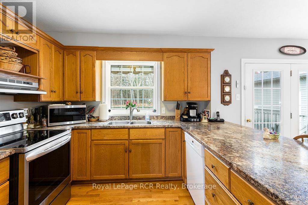 












107 MAPLE RIDGE CRESCENT

,
Georgian Bluffs,




Ontario
N4K5N4

