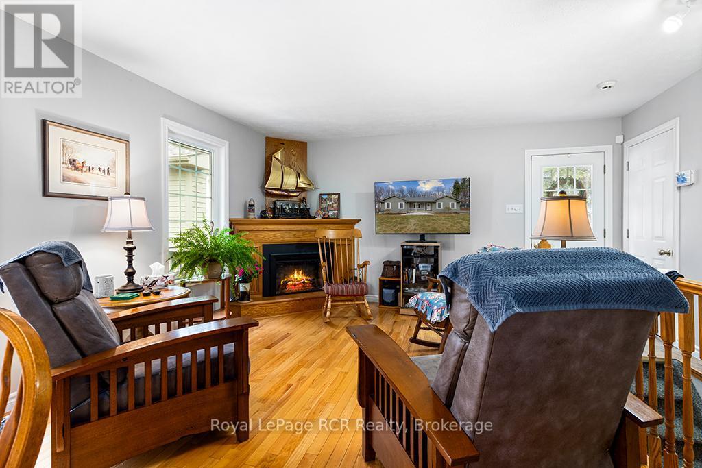 












107 MAPLE RIDGE CRESCENT

,
Georgian Bluffs,




Ontario
N4K5N4

