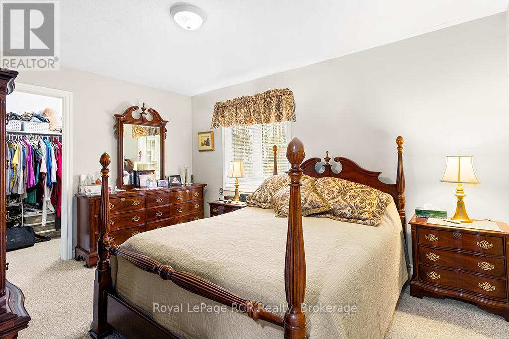 












107 MAPLE RIDGE CRESCENT

,
Georgian Bluffs,




Ontario
N4K5N4

