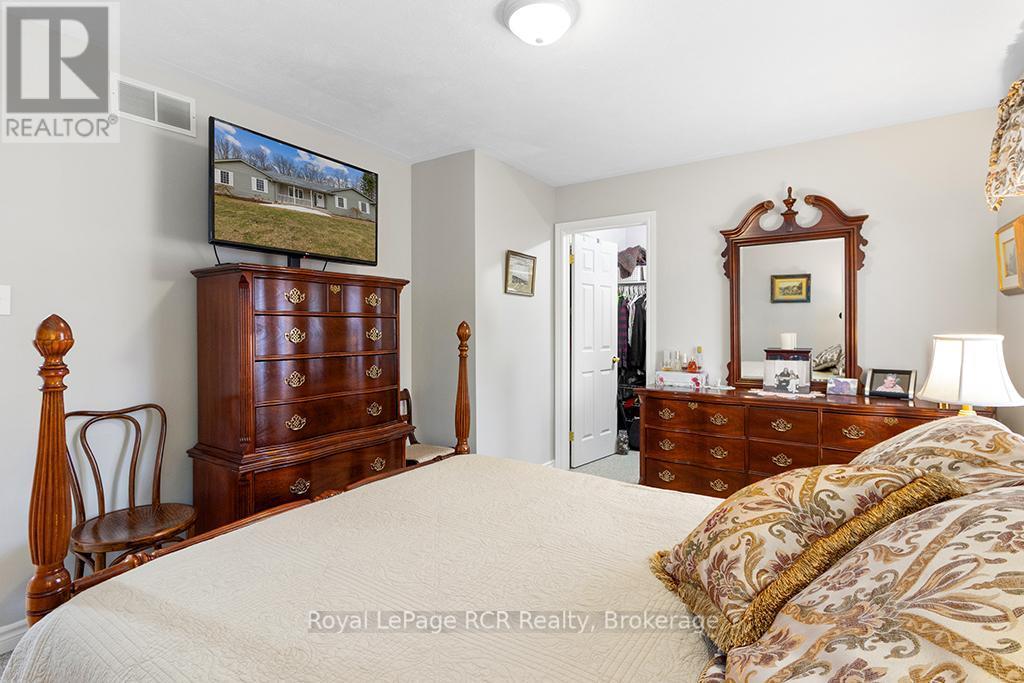 












107 MAPLE RIDGE CRESCENT

,
Georgian Bluffs,




Ontario
N4K5N4

