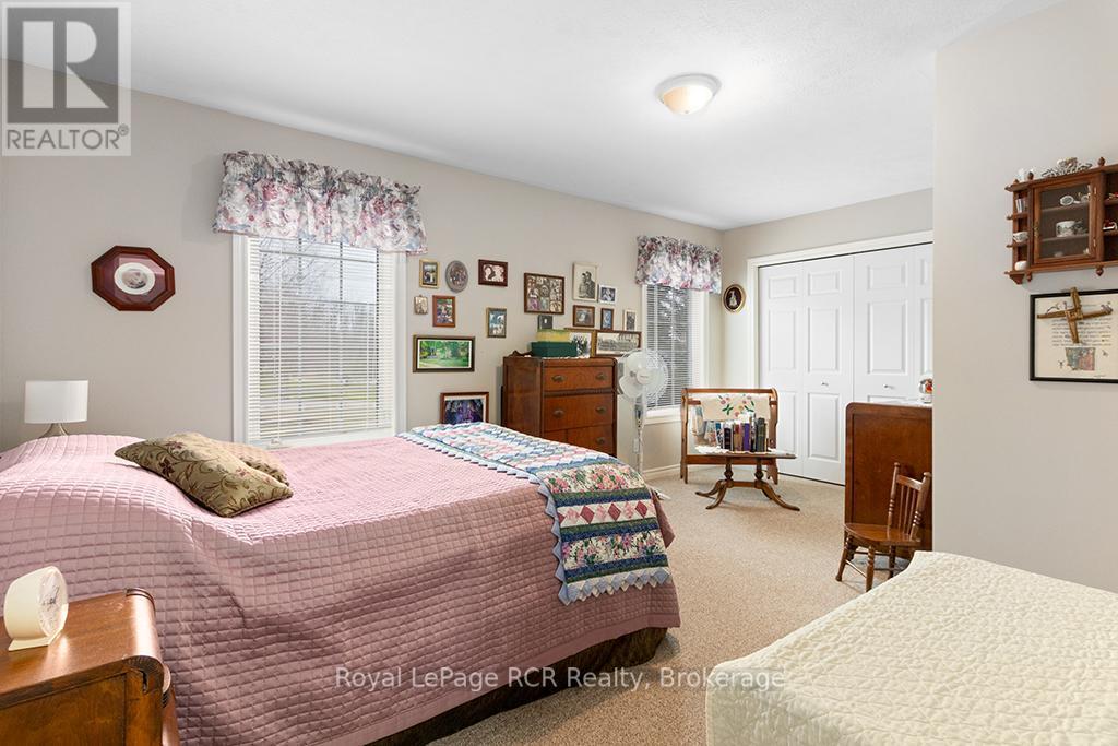 












107 MAPLE RIDGE CRESCENT

,
Georgian Bluffs,




Ontario
N4K5N4

