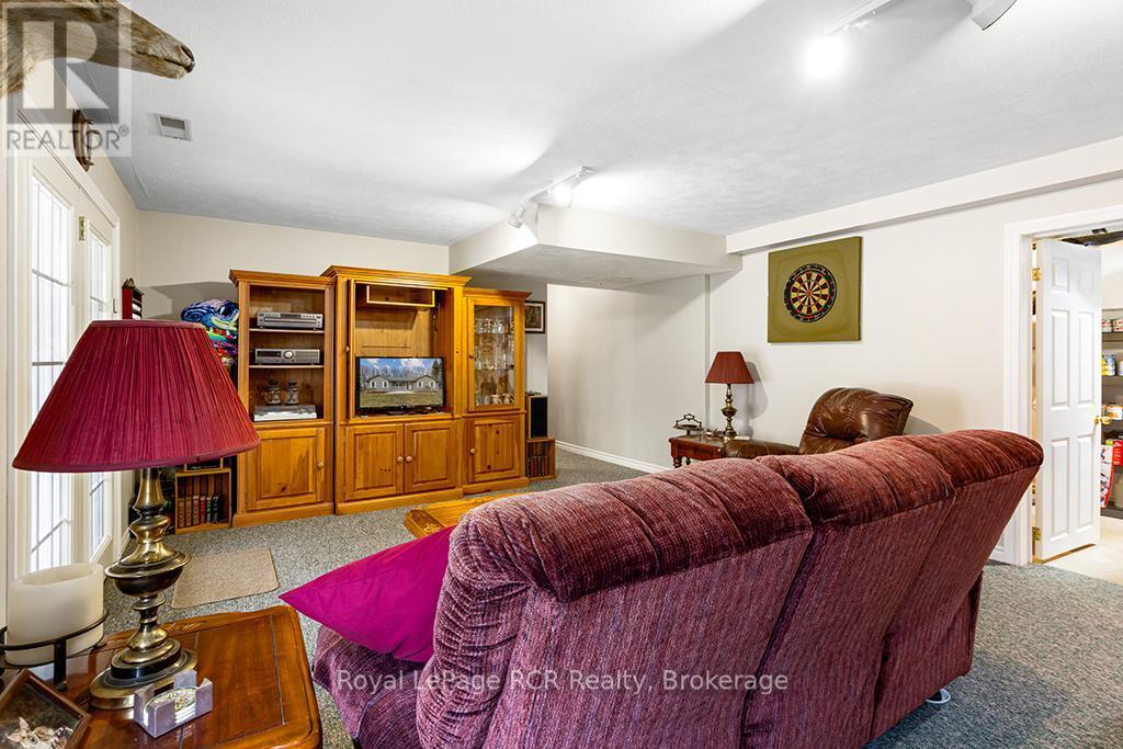 












107 MAPLE RIDGE CRESCENT

,
Georgian Bluffs,




Ontario
N4K5N4

