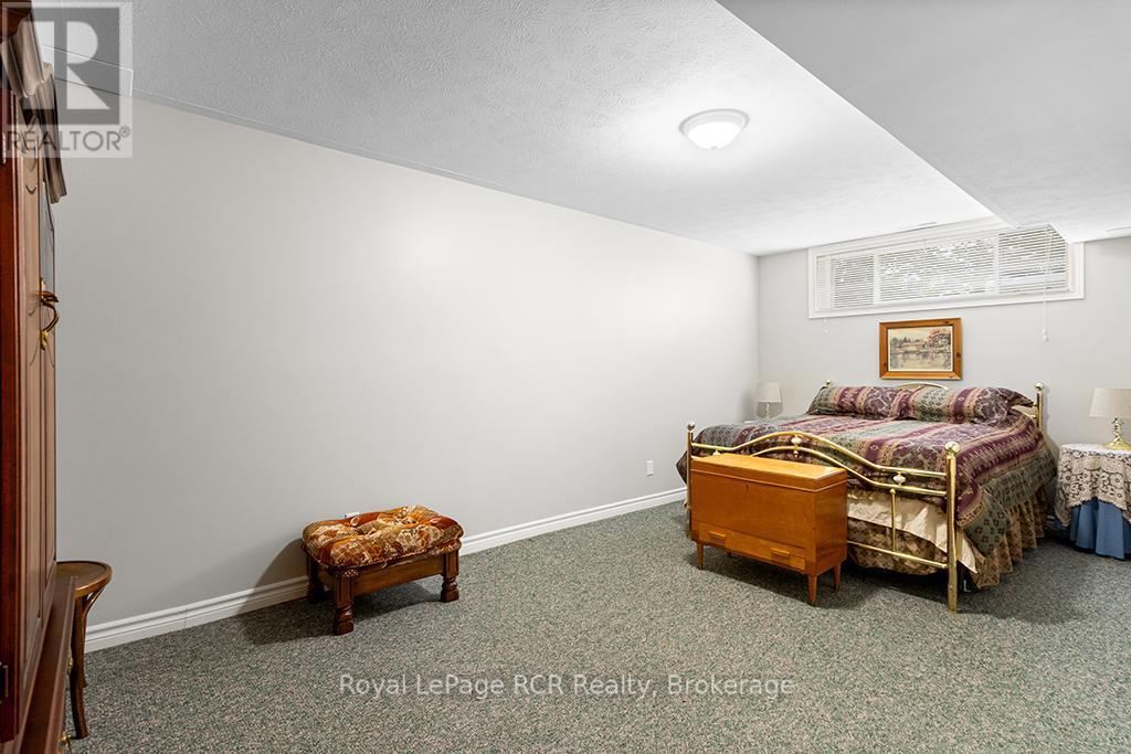 












107 MAPLE RIDGE CRESCENT

,
Georgian Bluffs,




Ontario
N4K5N4

