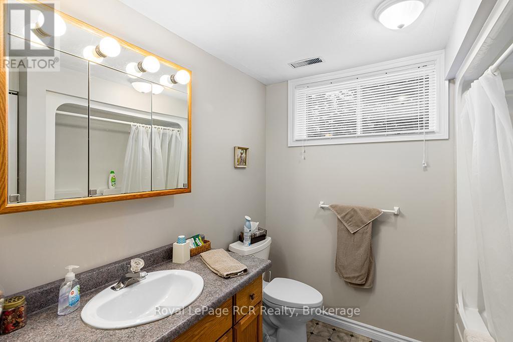 












107 MAPLE RIDGE CRESCENT

,
Georgian Bluffs,




Ontario
N4K5N4


