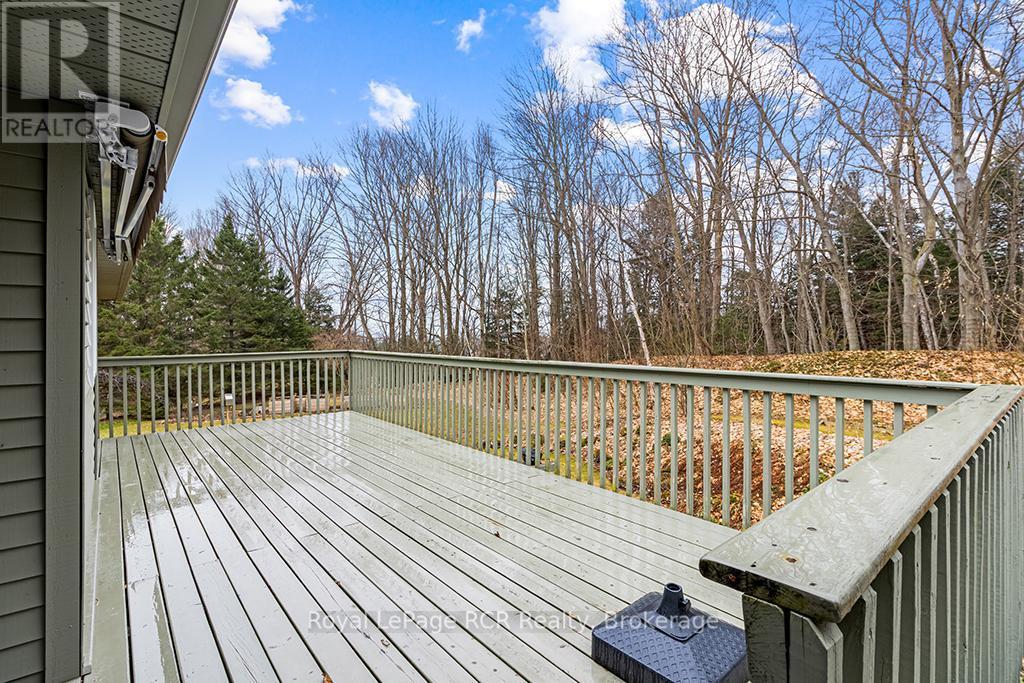 












107 MAPLE RIDGE CRESCENT

,
Georgian Bluffs,




Ontario
N4K5N4

