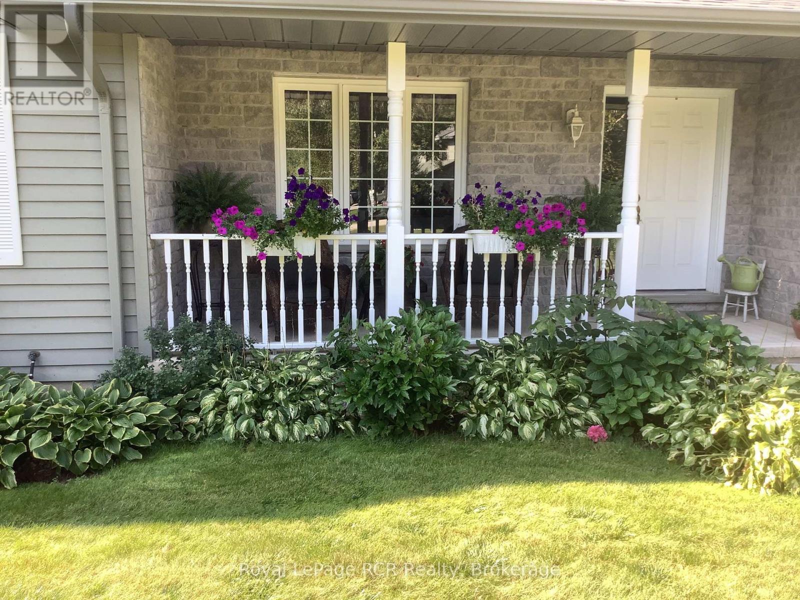 












107 MAPLE RIDGE CRESCENT

,
Georgian Bluffs,




Ontario
N4K5N4

