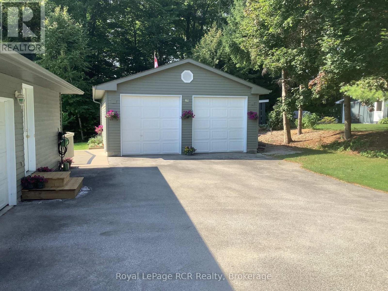 












107 MAPLE RIDGE CRESCENT

,
Georgian Bluffs,




Ontario
N4K5N4


