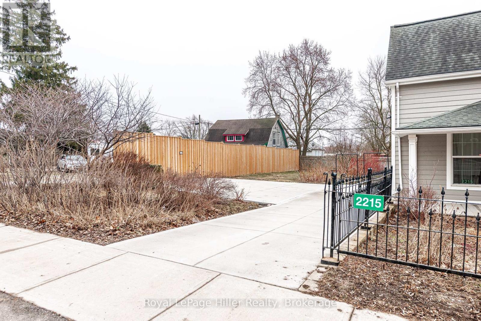 












2215 34 LINE

,
Perth East (Shakespeare),




Ontario
N0B2P0

