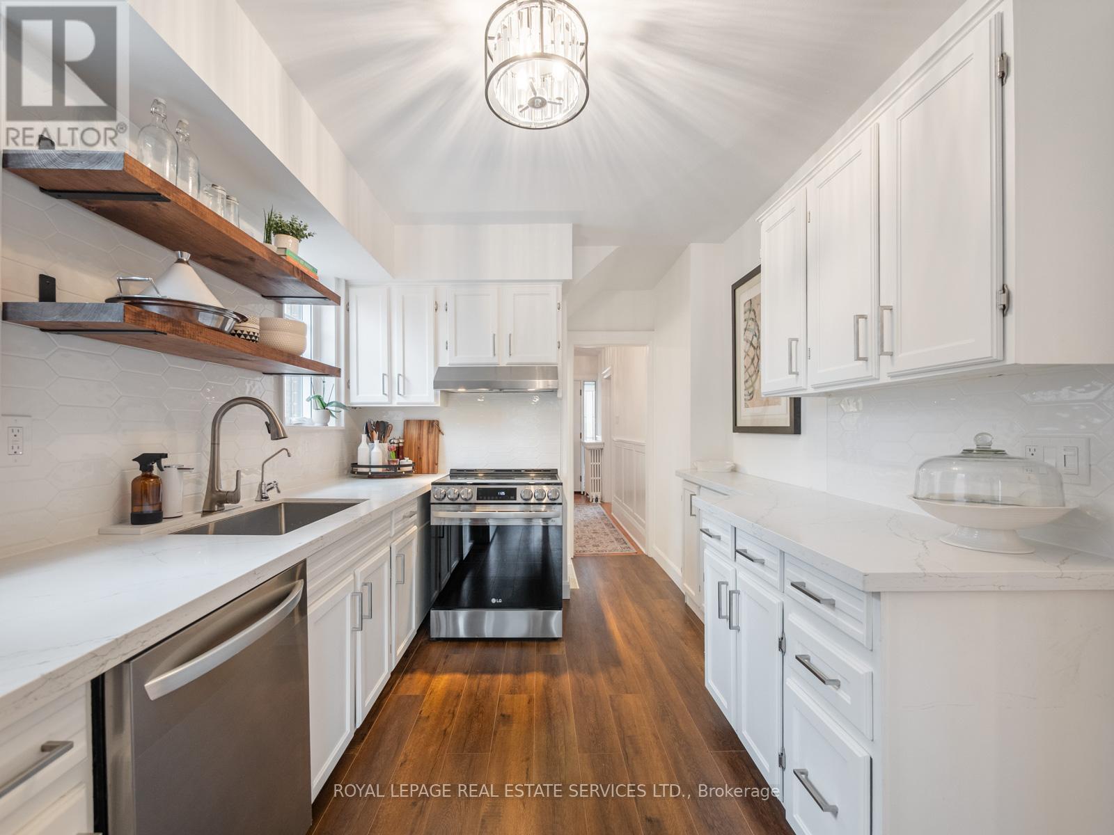 












28 TRAYMORE CRESCENT

,
Toronto,




Ontario
M6S4K5

