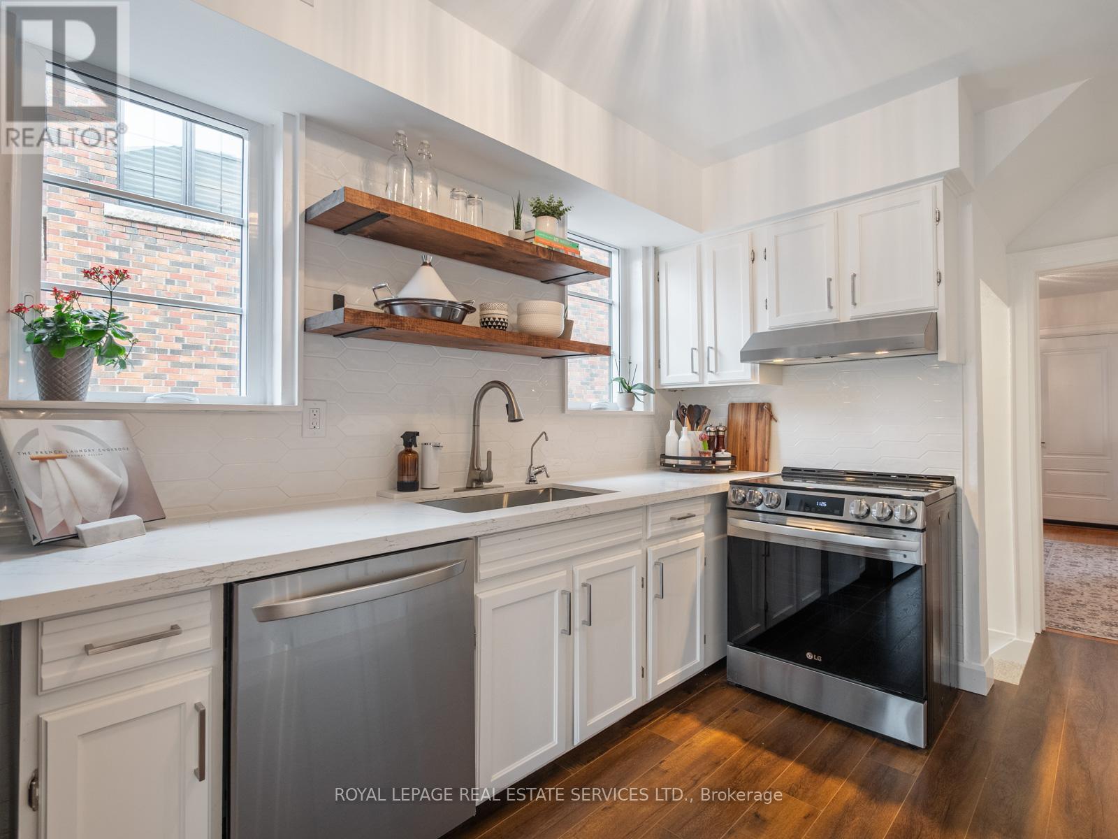 












28 TRAYMORE CRESCENT

,
Toronto,




Ontario
M6S4K5

