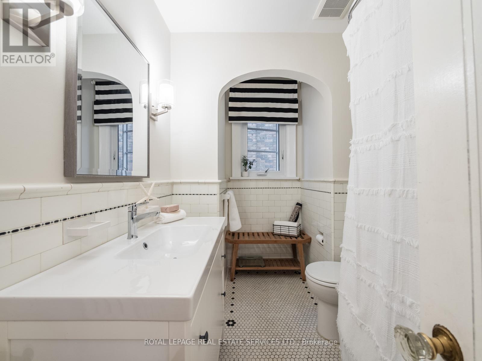 












28 TRAYMORE CRESCENT

,
Toronto,




Ontario
M6S4K5

