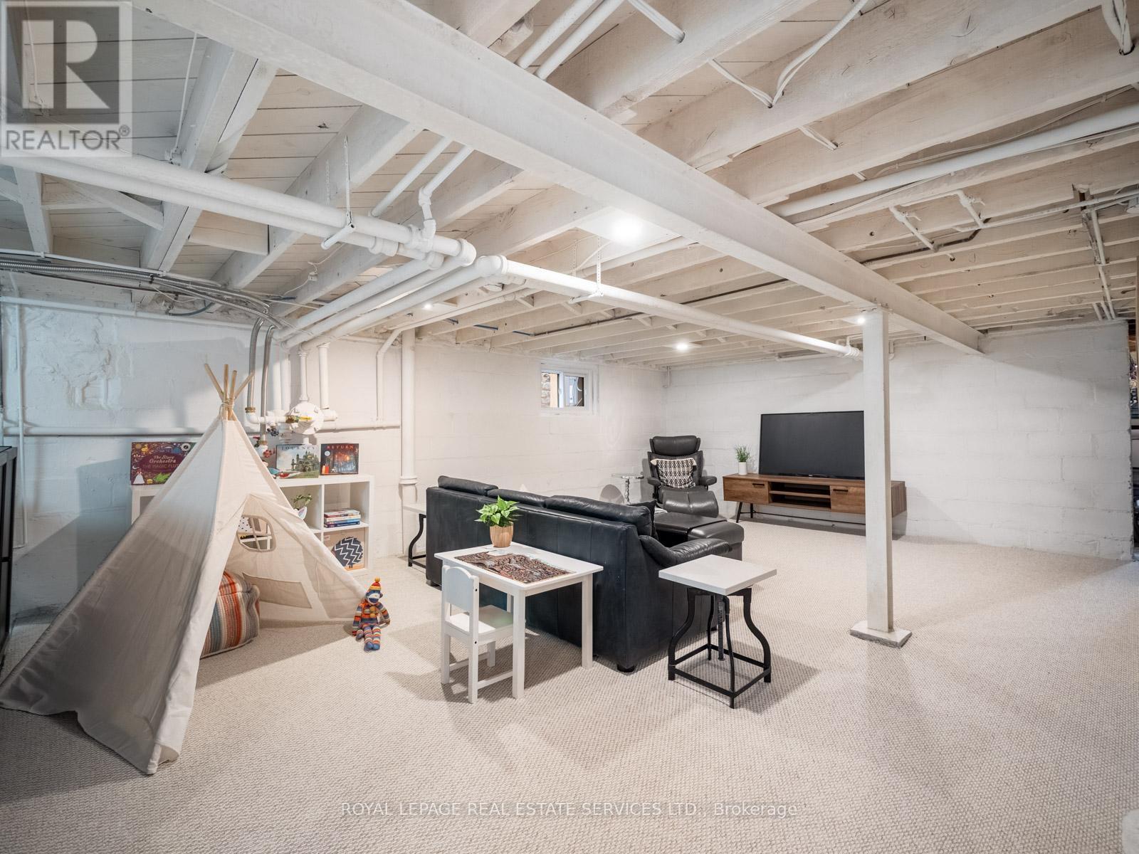 












28 TRAYMORE CRESCENT

,
Toronto,




Ontario
M6S4K5

