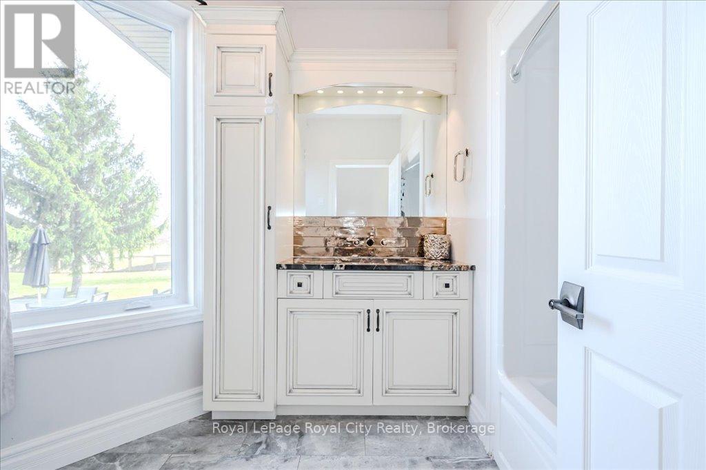 












4663 WELLINGTON 35 ROAD

,
Puslinch,




Ontario
N1H6J3

