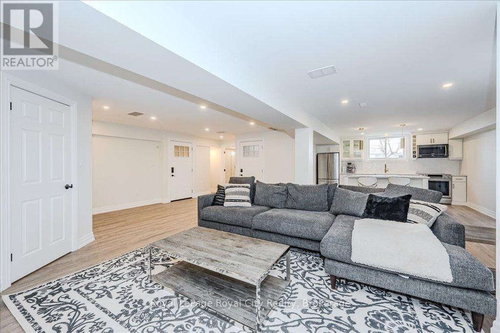 












4663 WELLINGTON 35 ROAD

,
Puslinch,




Ontario
N1H6J3

