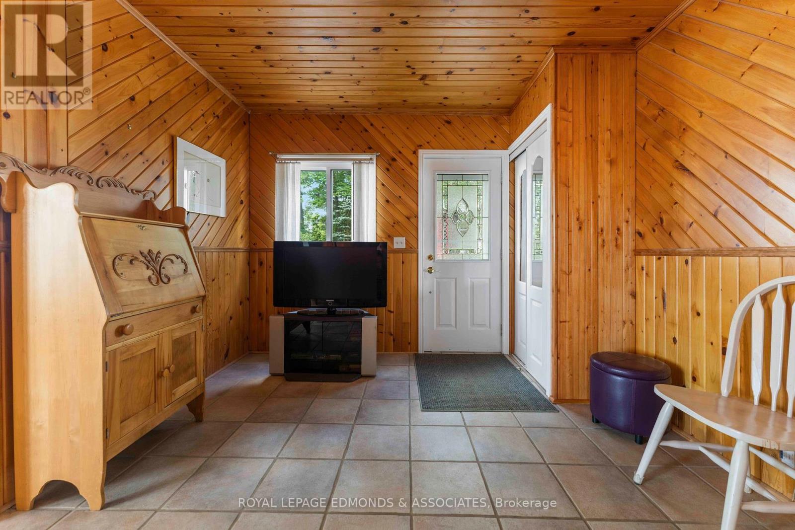 












137 MUNDTS BAY LANE

,
North Algona Wilberforce,




Ontario
K0J1X0

