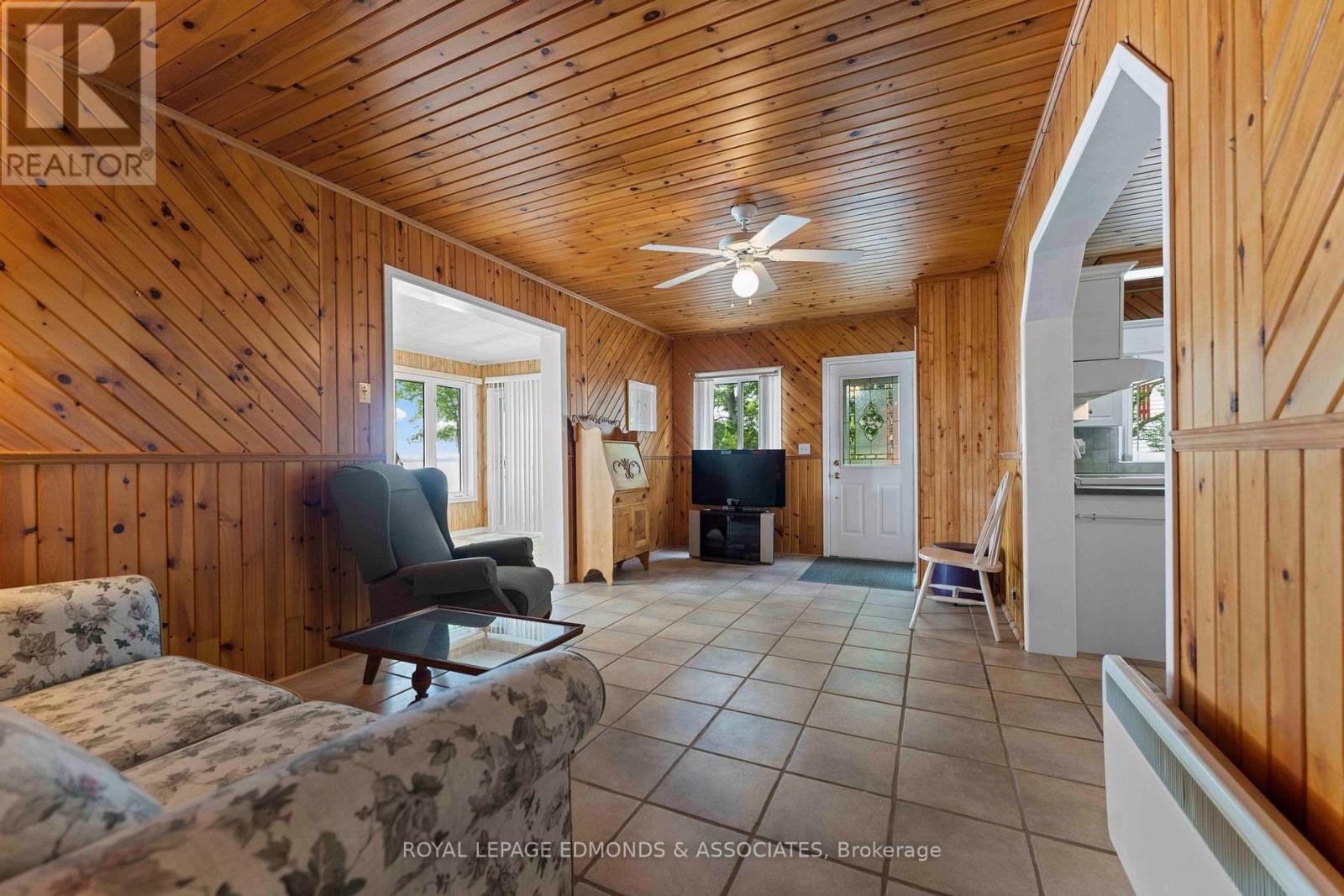 












137 MUNDTS BAY LANE

,
North Algona Wilberforce,




Ontario
K0J1X0

