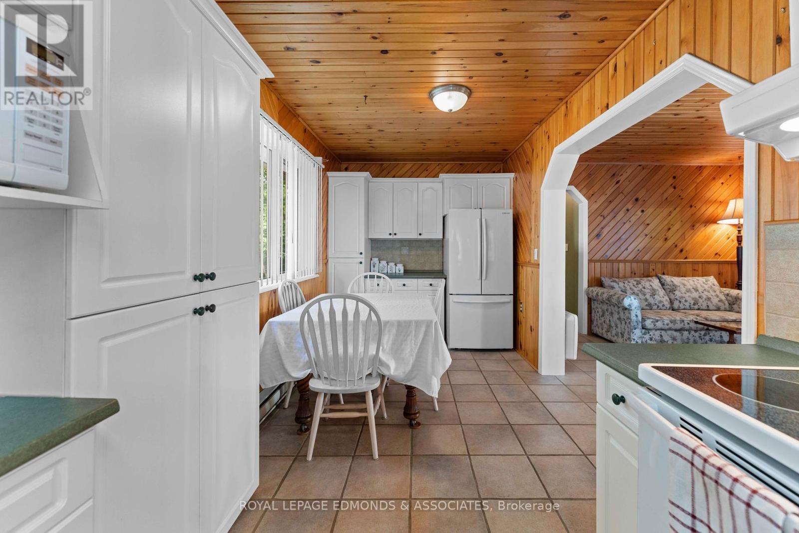 












137 MUNDTS BAY LANE

,
North Algona Wilberforce,




Ontario
K0J1X0

