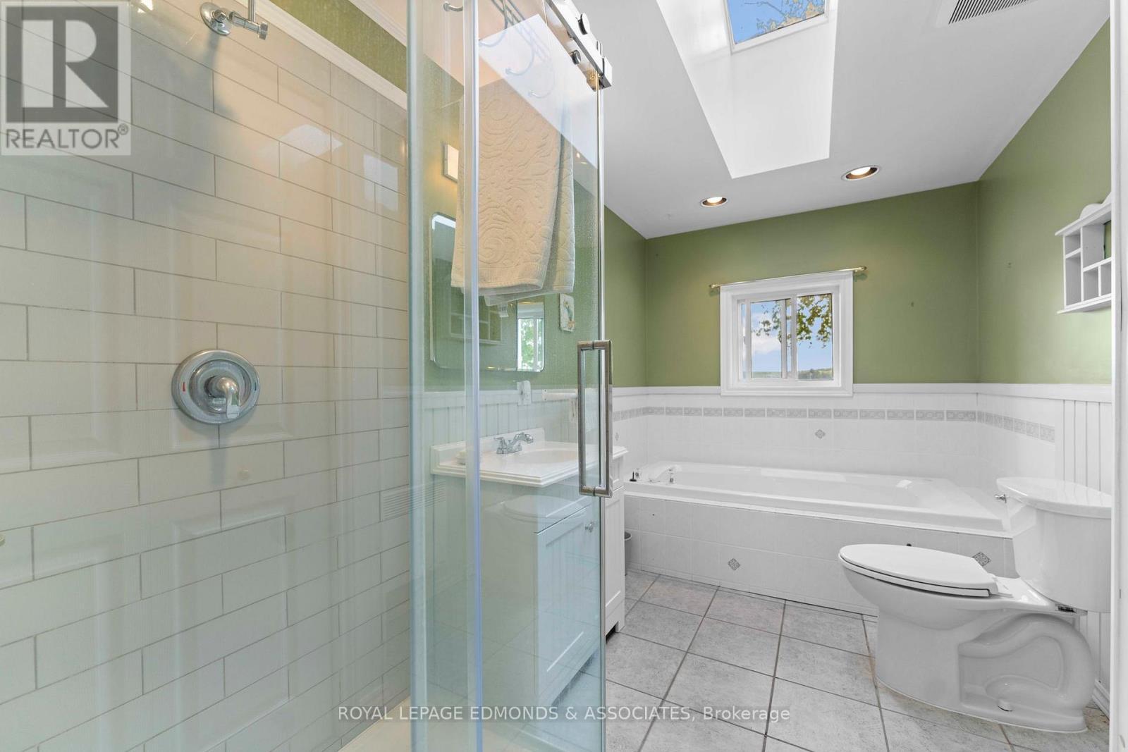 












137 MUNDTS BAY LANE

,
North Algona Wilberforce,




Ontario
K0J1X0

