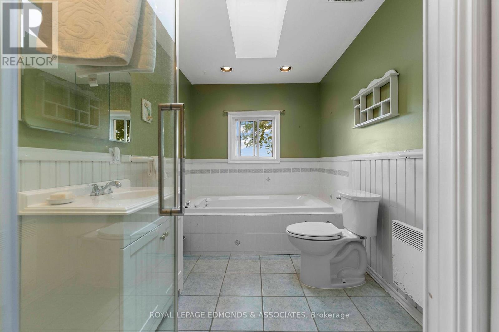 












137 MUNDTS BAY LANE

,
North Algona Wilberforce,




Ontario
K0J1X0

