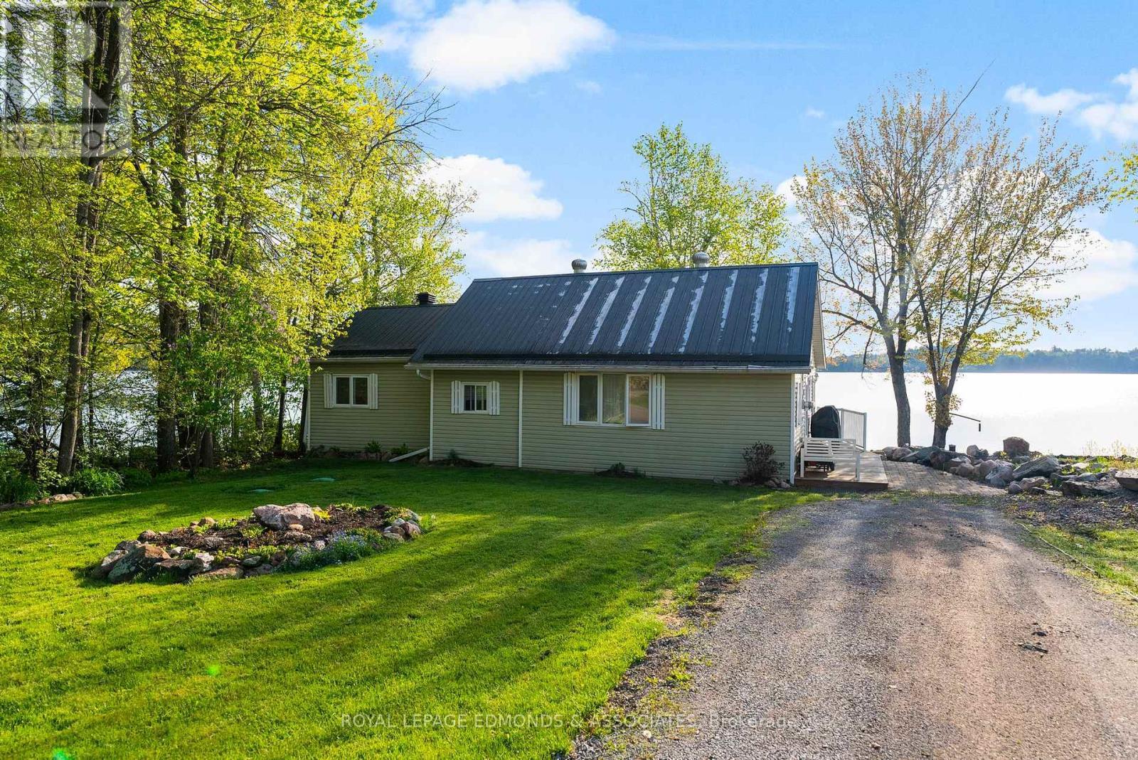 












137 MUNDTS BAY LANE

,
North Algona Wilberforce,




Ontario
K0J1X0

