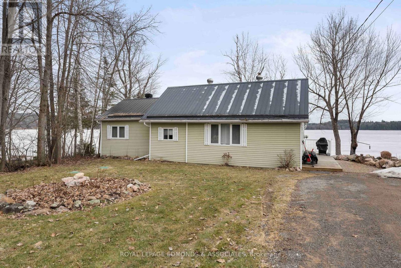 












137 MUNDTS BAY LANE

,
North Algona Wilberforce,




Ontario
K0J1X0

