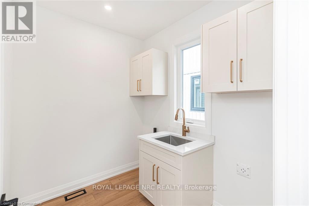 












4364 VICTORIA AVENUE

,
Lincoln (Lincoln-Jordan/Vineland),




Ontario
L0R2E0

