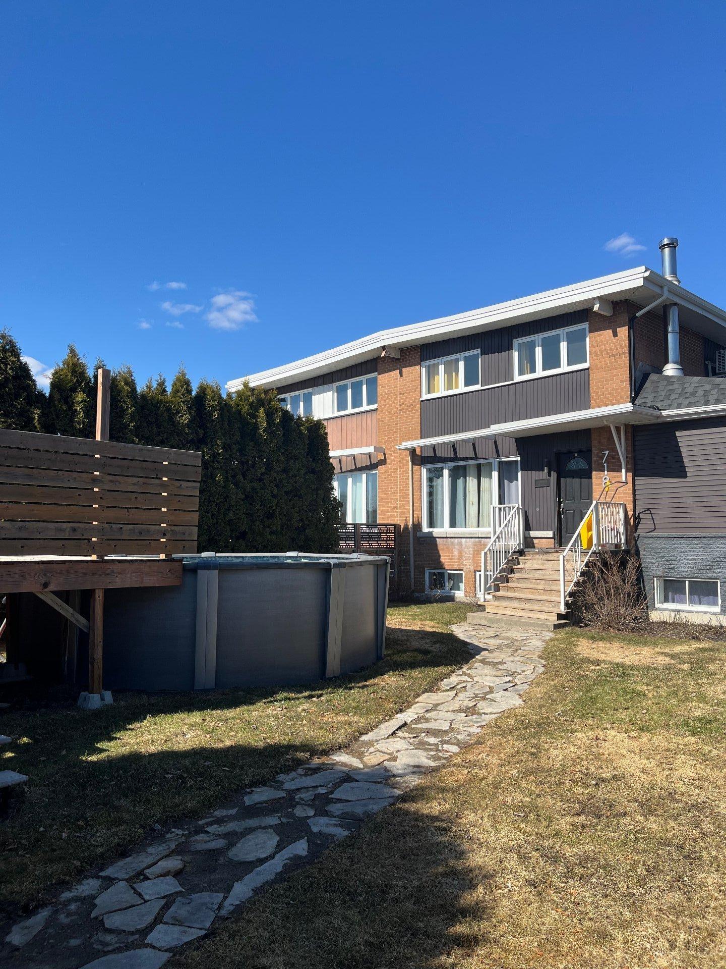 









718


Boul. Mauricien

,
Trois-Rivières,




QC
G9B1G5

