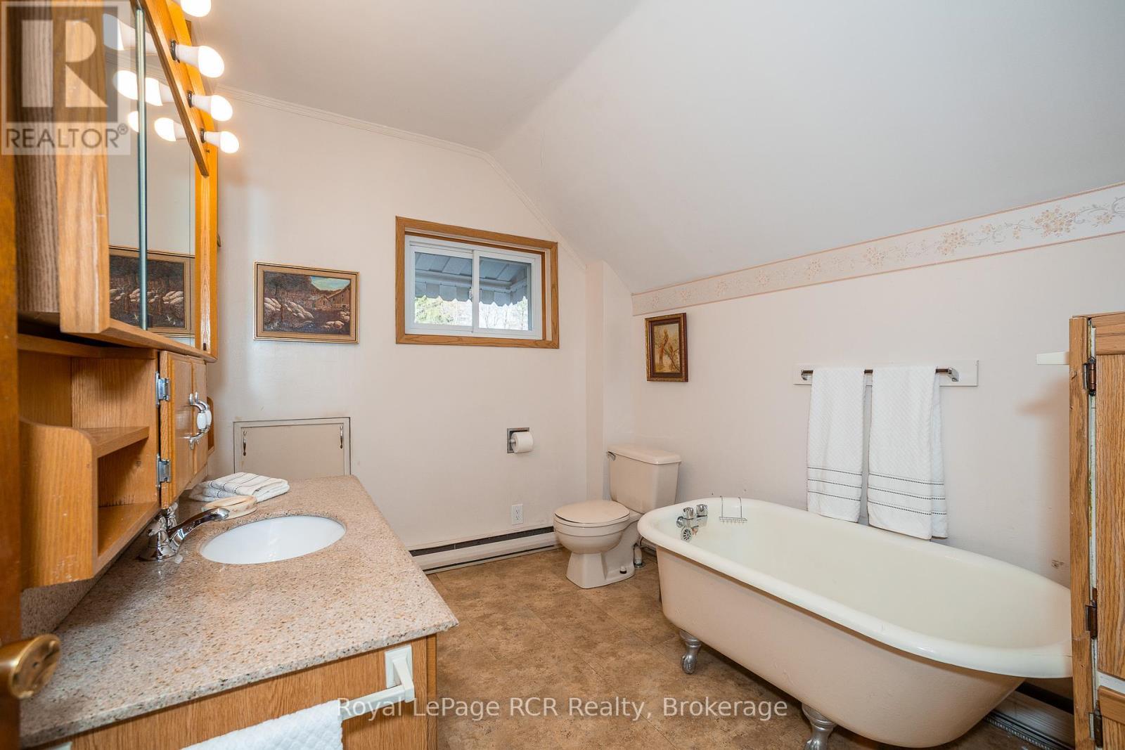 












838 6TH AVENUE W

,
Owen Sound,




Ontario
N4K5G2

