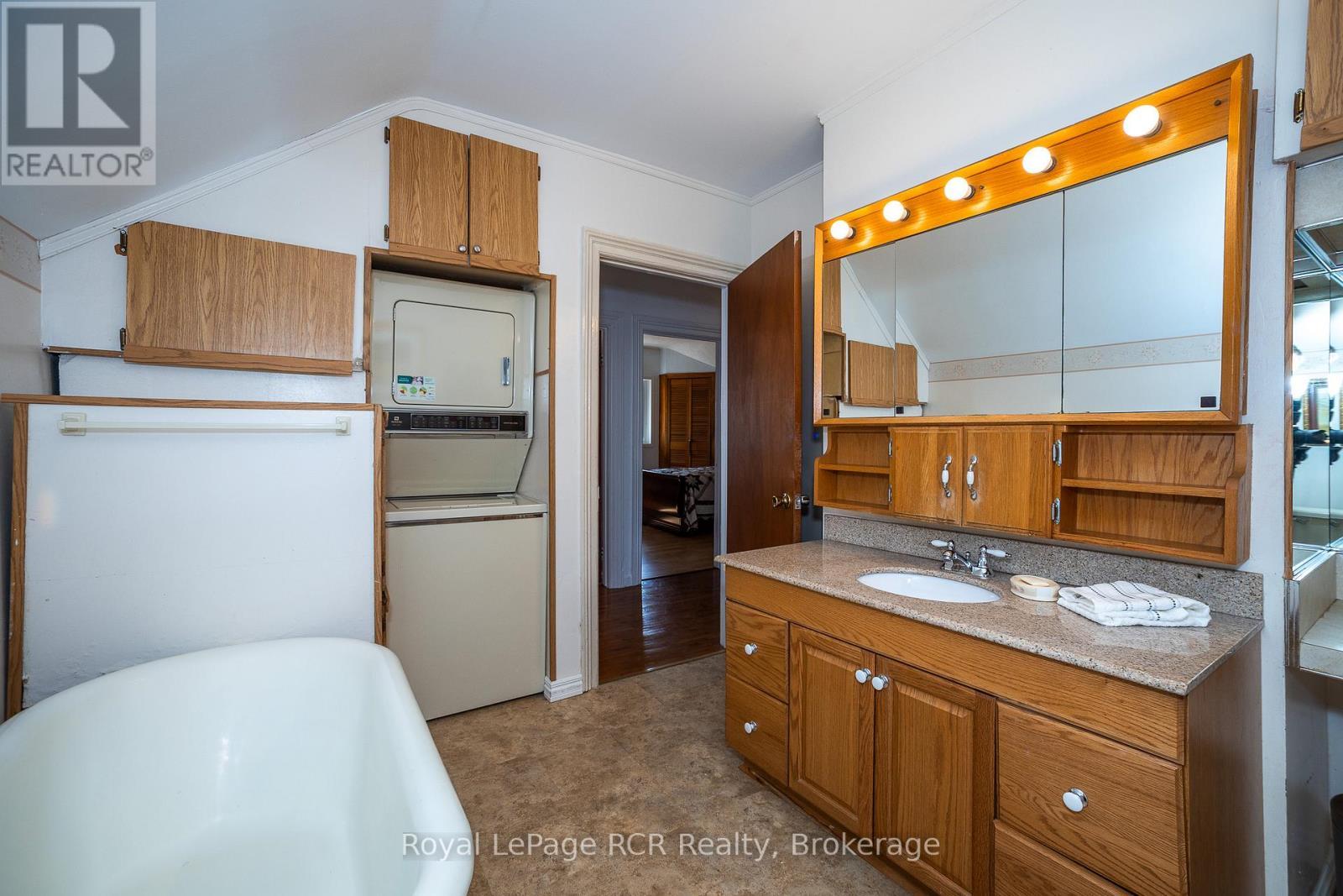 












838 6TH AVENUE W

,
Owen Sound,




Ontario
N4K5G2

