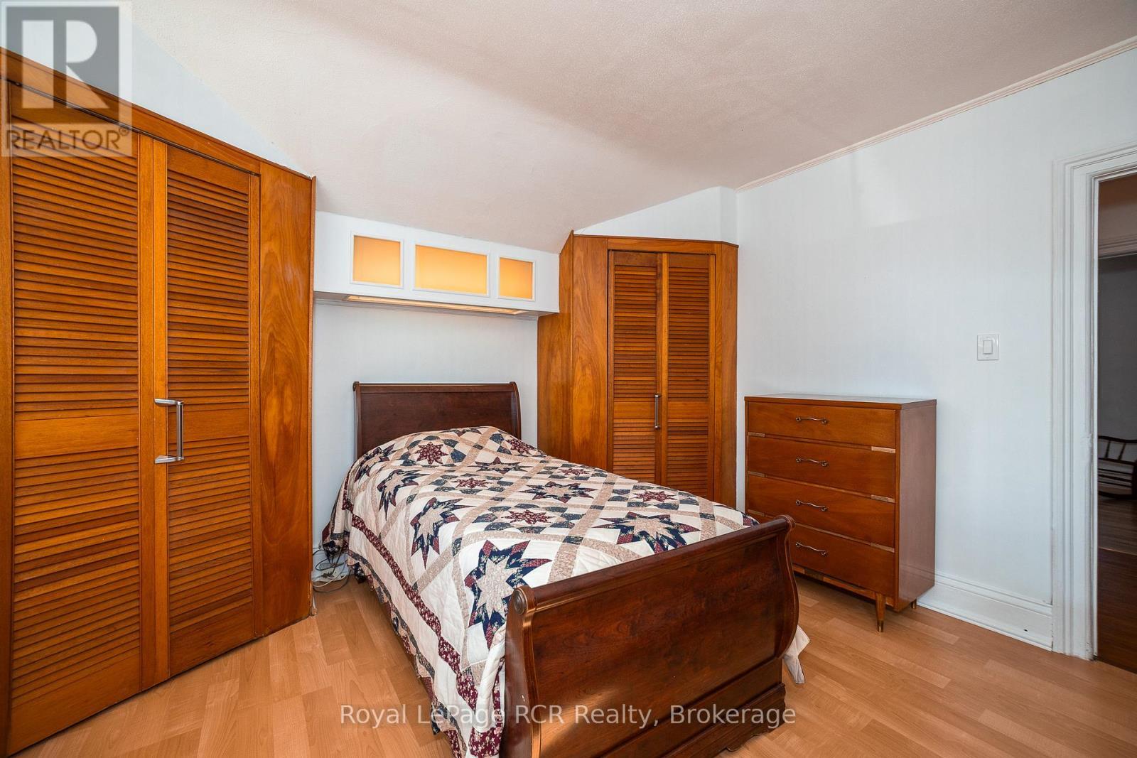 












838 6TH AVENUE W

,
Owen Sound,




Ontario
N4K5G2

