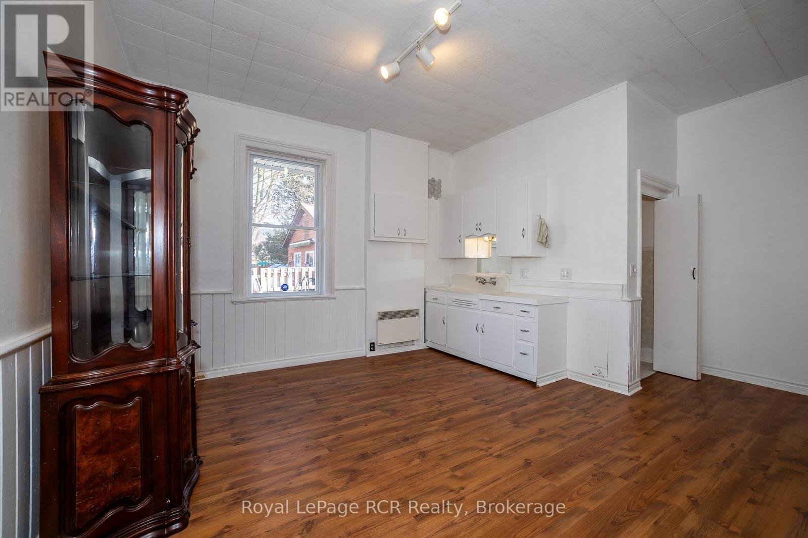 












838 6TH AVENUE W

,
Owen Sound,




Ontario
N4K5G2

