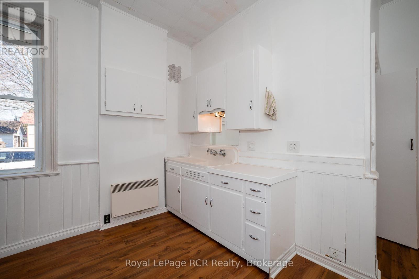 












838 6TH AVENUE W

,
Owen Sound,




Ontario
N4K5G2

