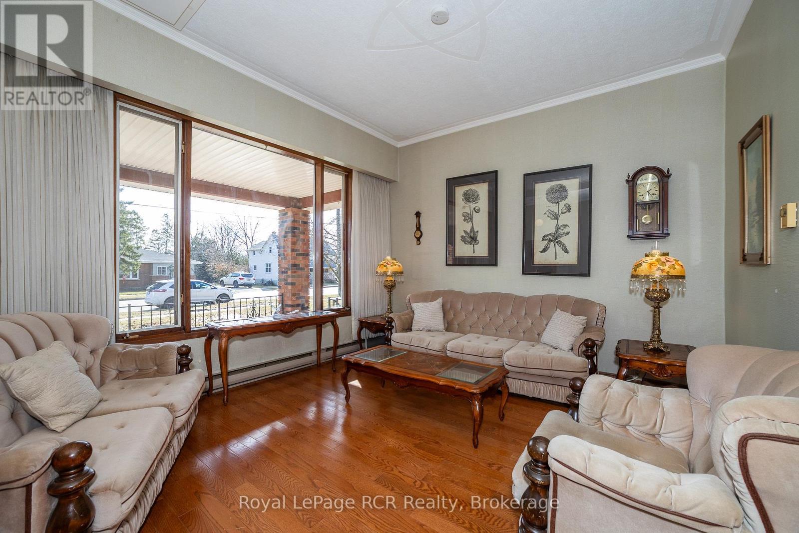 












838 6TH AVENUE W

,
Owen Sound,




Ontario
N4K5G2

