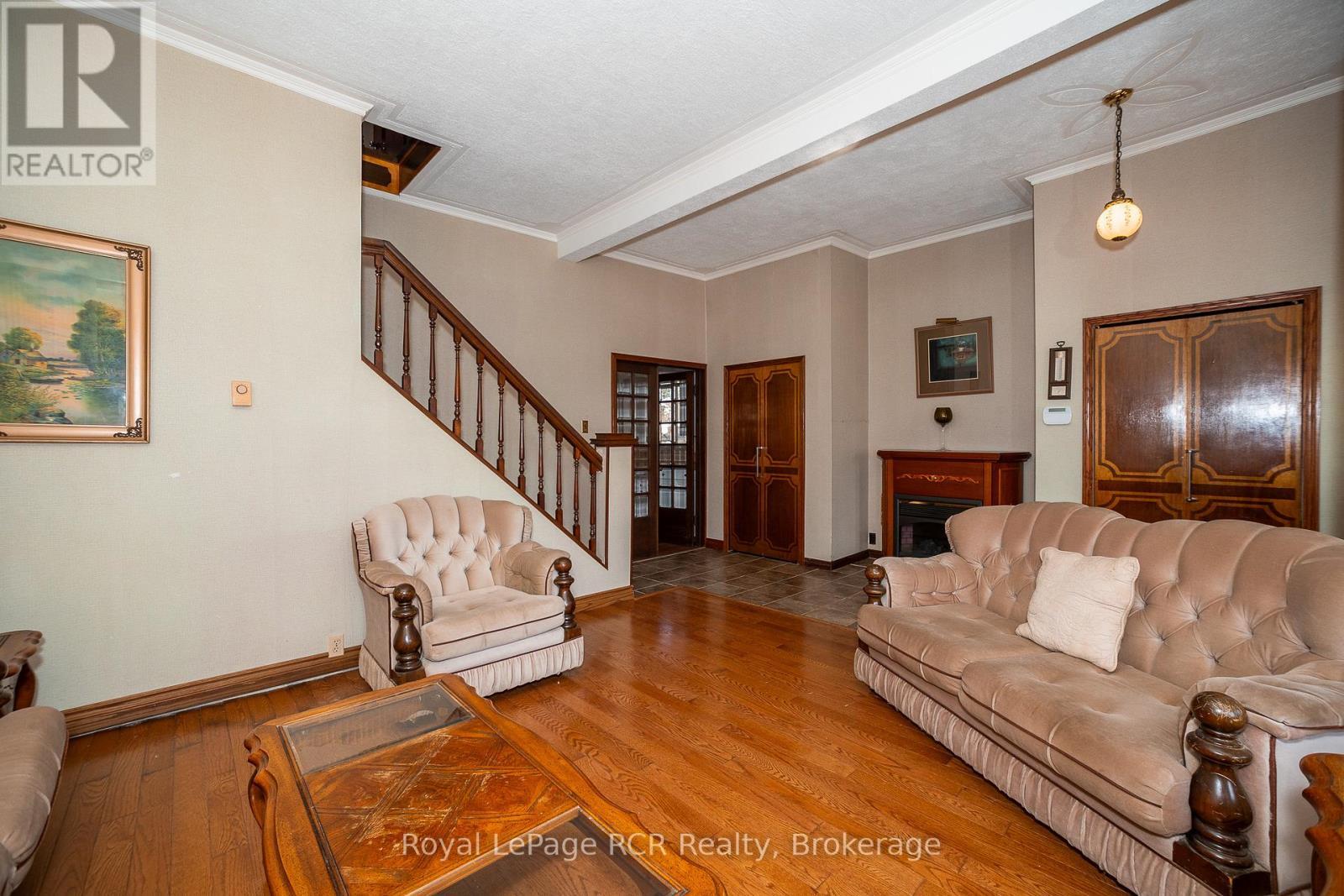 












838 6TH AVENUE W

,
Owen Sound,




Ontario
N4K5G2

